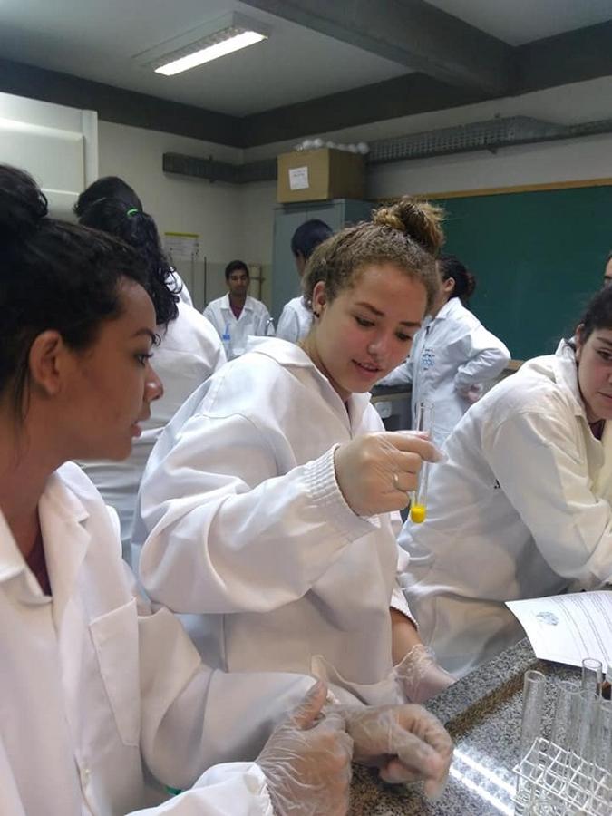 Curso de Química da UFGD desenvolve projeto 'Laboratórios Abertos' para estudantes do ensino médio