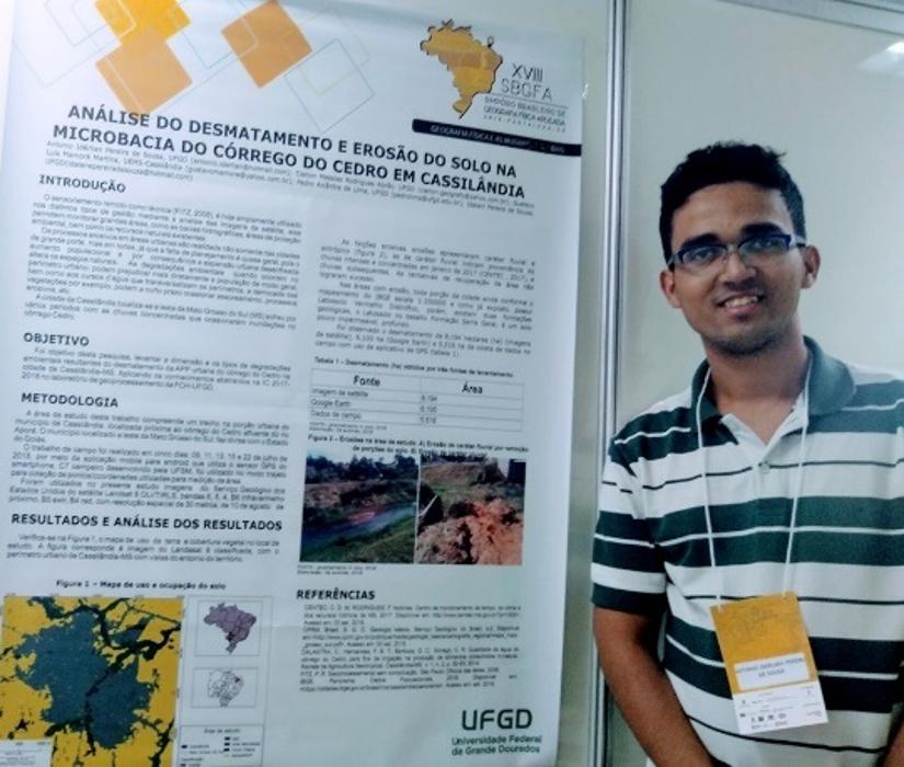 Discentes da Geografia durante apresentação de trabalhos no Simpósio Nacional de Geografia Física Aplicada