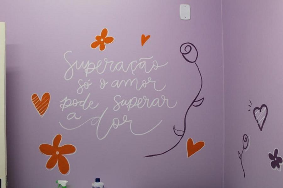 Trabalho voluntário realizado pela artista de hand lettering Lívia Ricieri