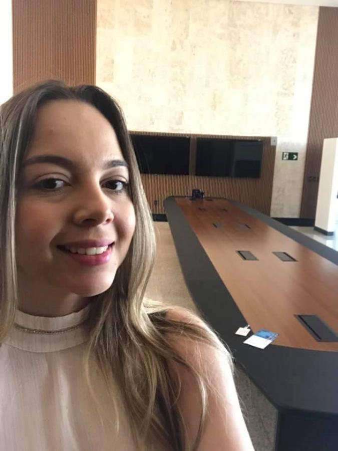 Caroline Sobroza Dias, egressa do curso de Ciências Econômicas da UFGD