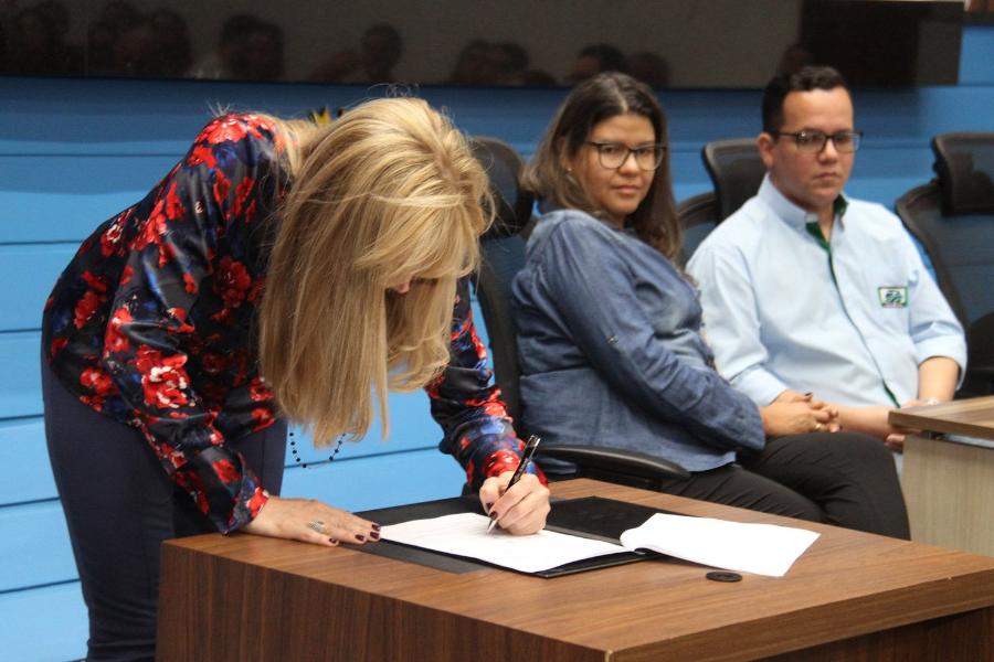 Professora Alexeia Grisolia que também integra a Frente Parlamentar de Recursos Hídricos