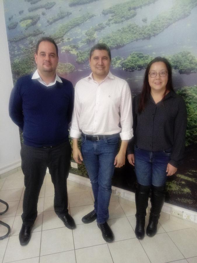 Pró-Reitor Tomaz Espósito, presidente da Fundect-MS Márcio Araújo e Coordenadora de Pesquisa da UFGD, professora Márcia Hatsue.