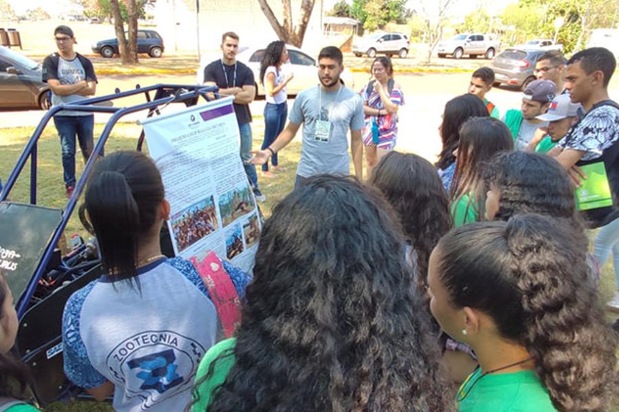 Centenas de estudantes conhecem a UFGD pelo 'Faculdades Abertas'