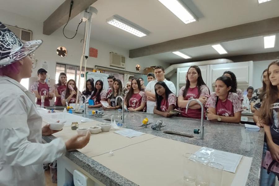 Centenas de estudantes conhecem a UFGD pelo 'Faculdades Abertas'