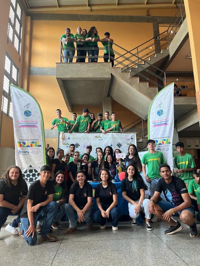 Em 16/10, os estudantes da E. E. Profa. Bernadete Santos Leite, do município de Jateí, assistiram a palestra intitulada ufgd