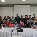 Foto em sala de aula do Prof. Dr. Jamie Hestekin com os alunos e professores do PPGCTA que assistiram sua palestra.