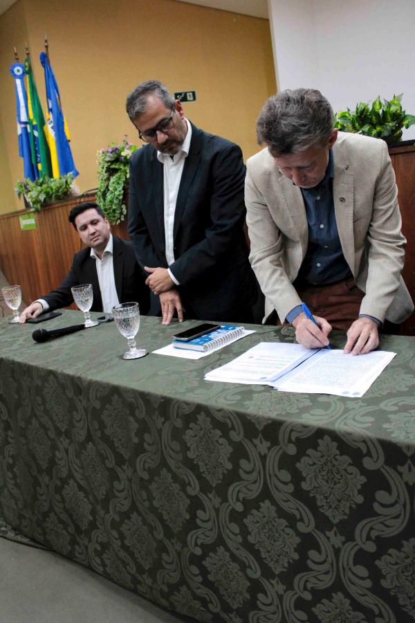 Cerimônia de Entrega da Matrícula Imobiliária da UFGD e da UEMS