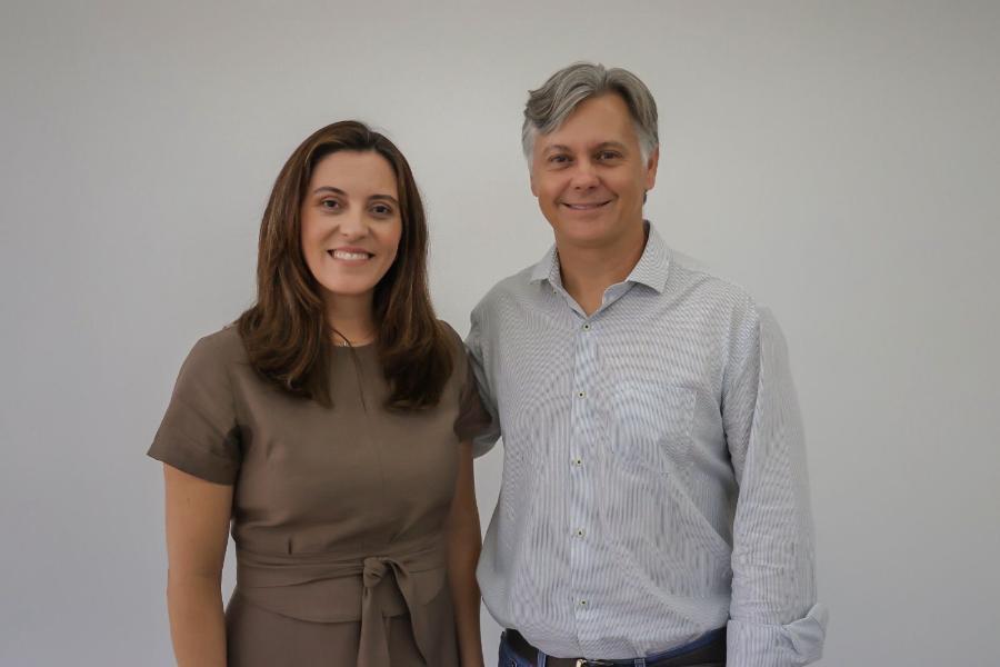Danielle Marques Vilela (vice-reitora) e Etienne Biasotto (reitor) ufgd