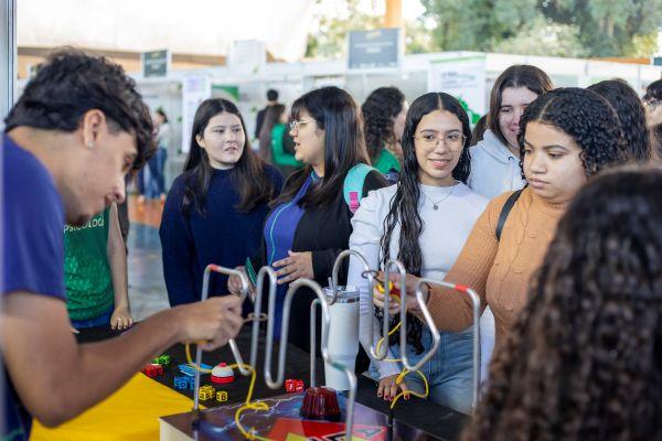 Faculdades Abertas recebe mais de mil estudantes para conhecer cursos e estrutura da UFGD
