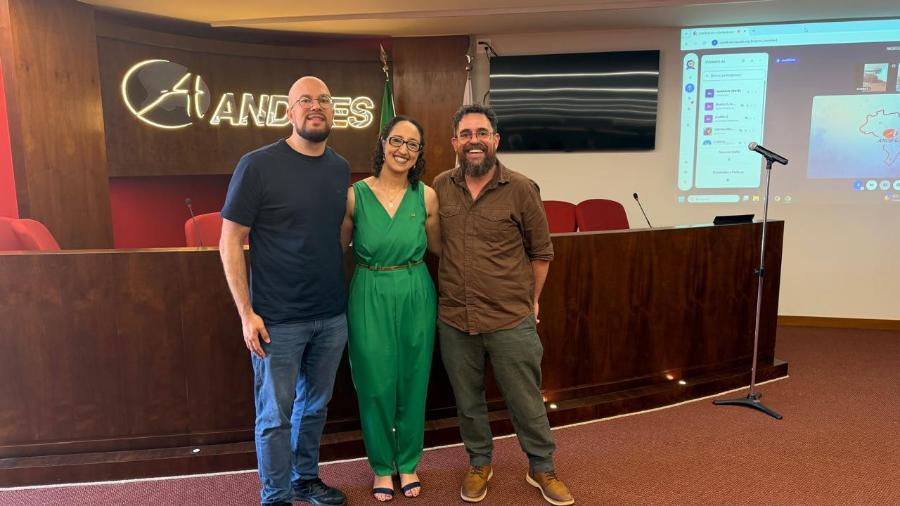 Pró-Reitor de Extensão, Cássio Knapp; Pró-Reitora Adjunta de Extensão, Elaine Ramos e Diretor de Arte e Cultura da UFGD, Gil Esper. f